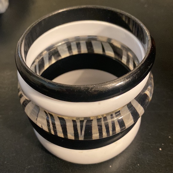 Vintage bangle bracelets🖤🤍 - Picture 3 of 9